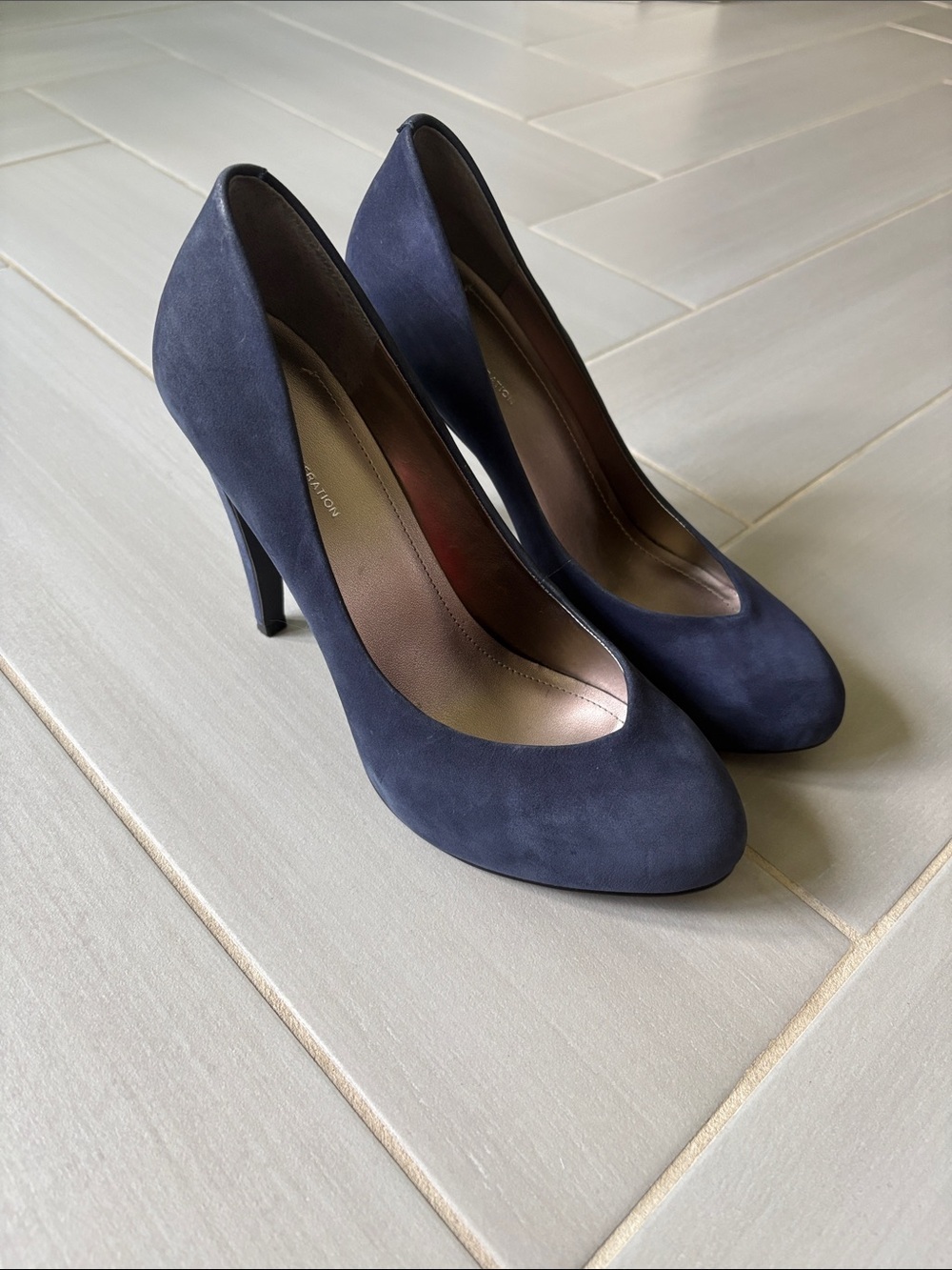 BCBG Navy Blue Suede Platform Pumps Heels Size 9 Classic Stiletto